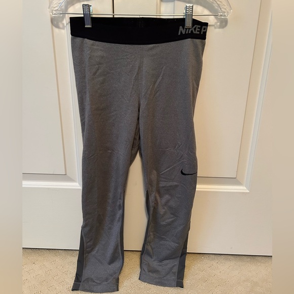 Nike Pro Gray Leggings - Picture 2 of 3